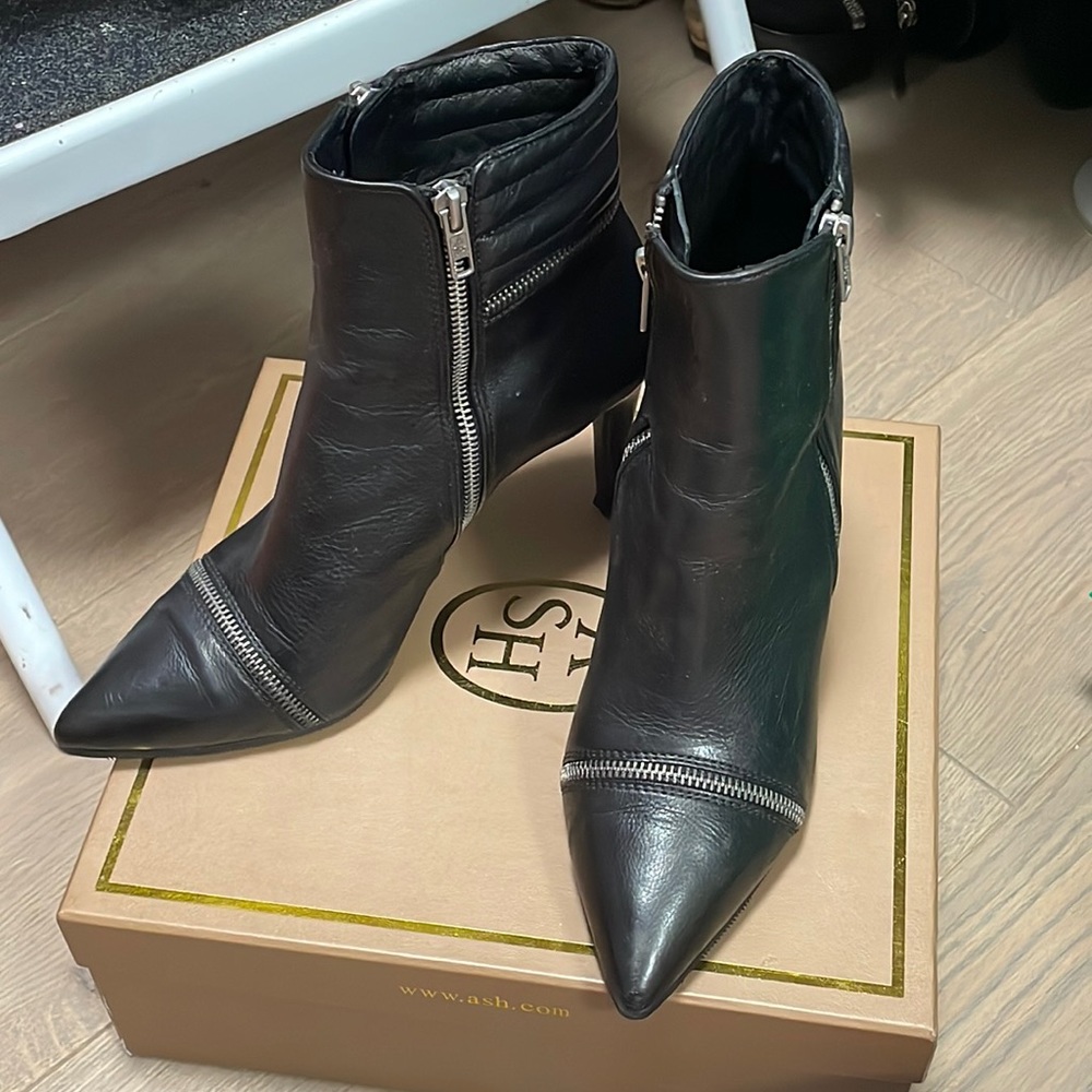 Ash leather Cara booties with zipper details. Size 40 Pre-loved condition